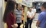 校领导带队深入新生宿舍走访慰问